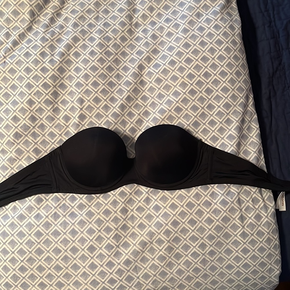 Strapless convertible bra